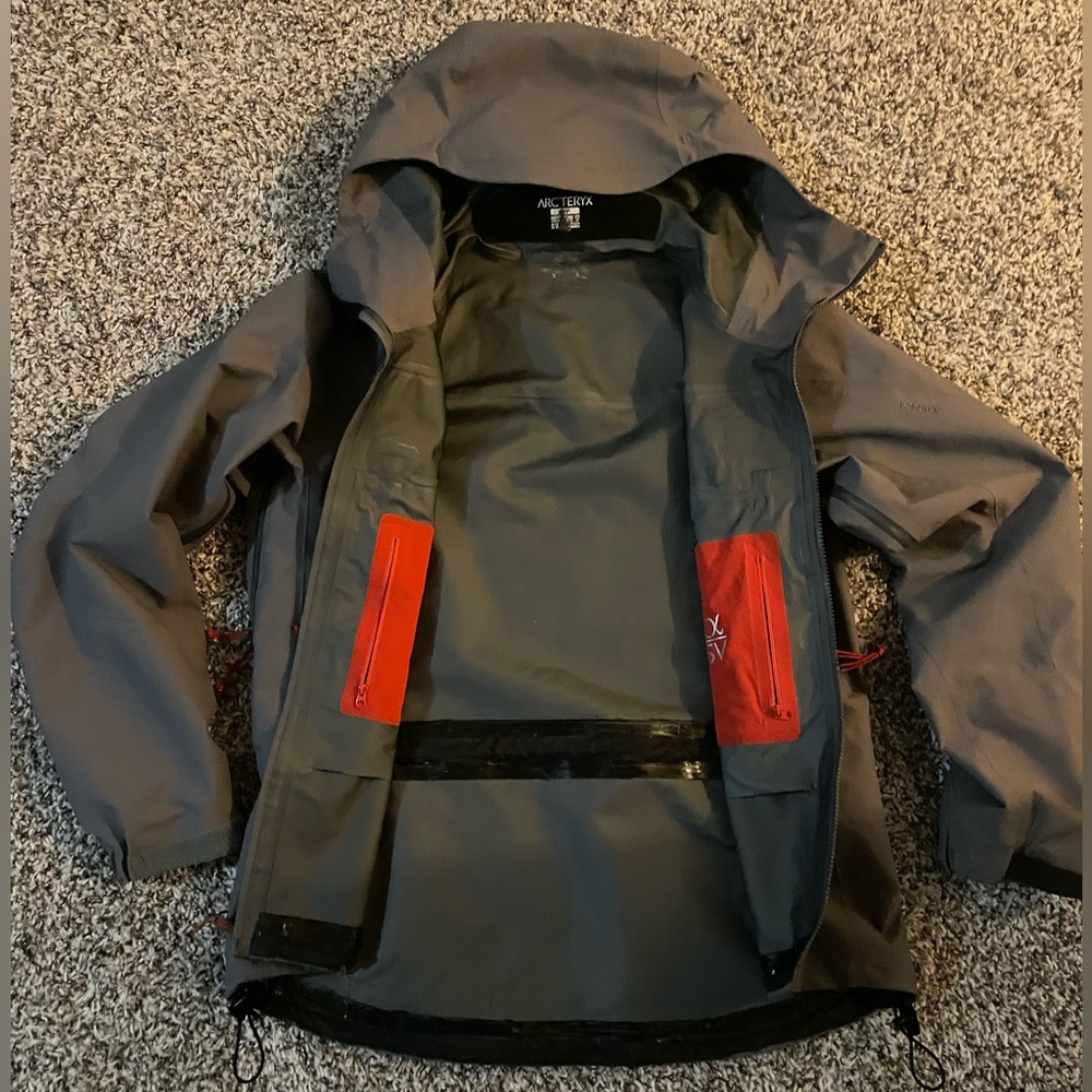 Arc’teryx alpha SV cover jacket